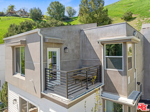 4969 Llano Dr in Los Angeles, CA - Building Photo - Building Photo