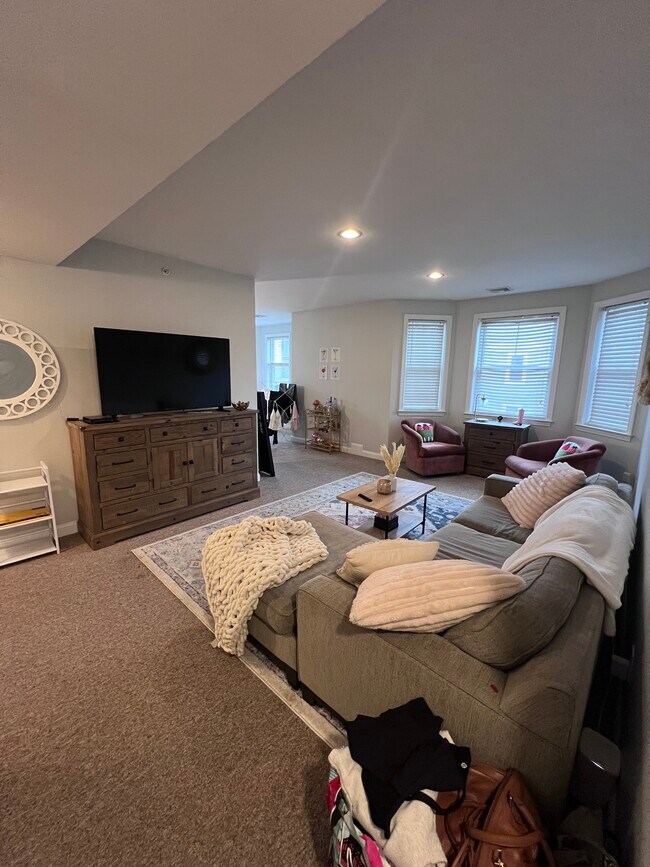 99 Hillside St, Unit 3A