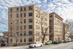 70-35 Broadway in Jackson Heights, NY - Building Photo