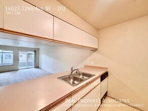 14023 32nd Ave NE in Seattle, WA - Building Photo - Building Photo