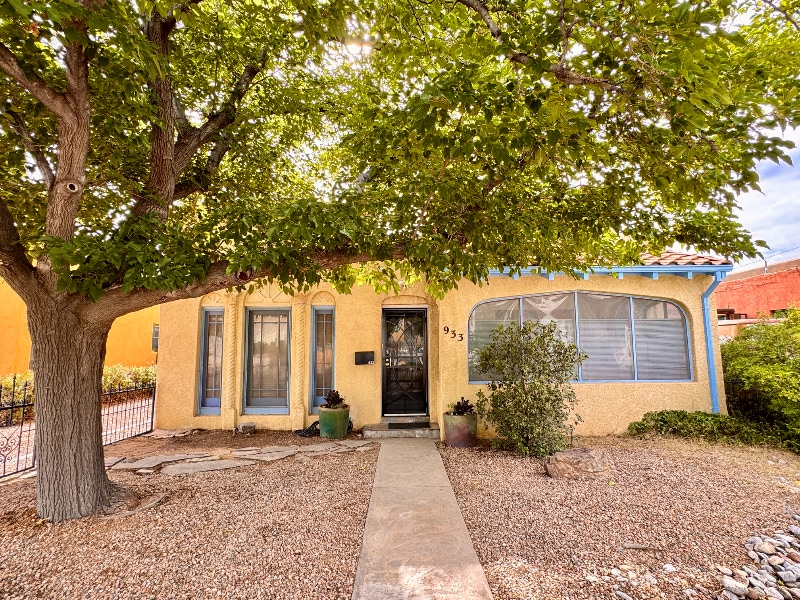 933 11th St SW in Albuquerque, NM - Building Photo