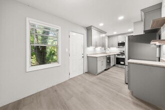 2637 Lester St in Atlanta, GA - Building Photo - Building Photo