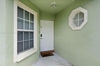 9112 Lake Park Cir S in Davie, FL - Foto de edificio - Building Photo