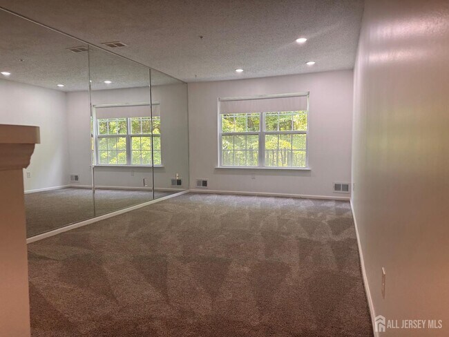 207 Prestwick Way in Edison, NJ - Building Photo - Building Photo