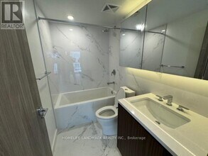 27 McMahon Dr in Toronto, ON - Building Photo - Building Photo