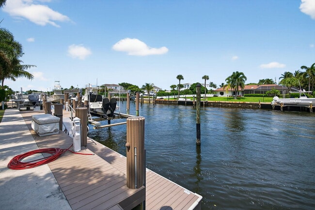 728 Waterway Dr in North Palm Beach, FL - Building Photo - Building Photo