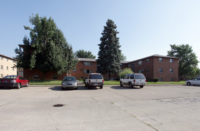 University Square Apartments in Anderson, IN - Foto de edificio - Building Photo