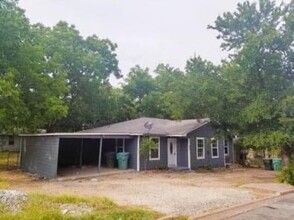 913 W Pecan St in Sherman, TX - Building Photo - Building Photo