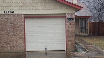 12206 Alderbrook Dr in Austin, TX - Building Photo