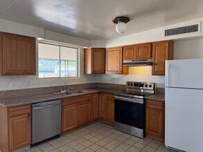 4541 E San Francisco Blvd in Tucson, AZ - Foto de edificio - Building Photo