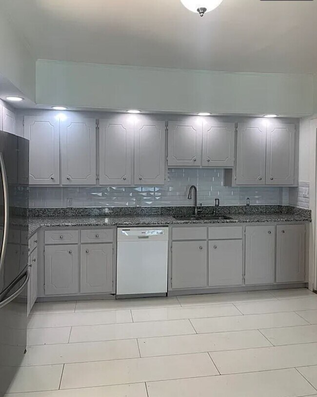 21 Wenham St, Unit Unit 2 in Boston, MA - Building Photo - Building Photo