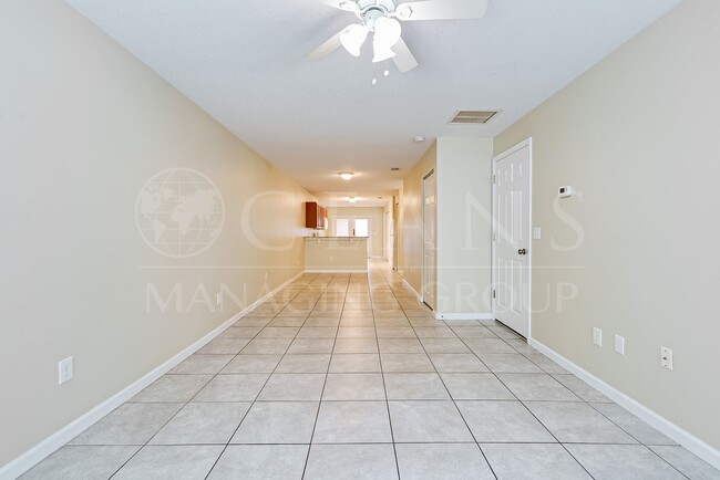 220 N Halifax Ave in Daytona Beach, FL - Building Photo - Building Photo