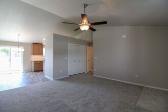 5412 W Ella St in Pasco, WA - Building Photo - Building Photo