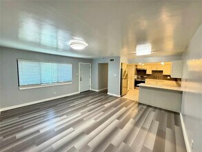5819 Harvest Hill Rd in Dallas, TX - Building Photo - Building Photo