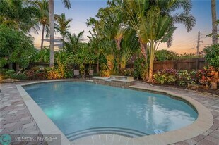 425 NE 25th St in Wilton Manors, FL - Building Photo