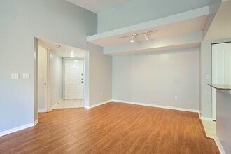 100 Crestwood Ct N, Unit 113 in Royal Palm Beach, FL - Foto de edificio - Building Photo