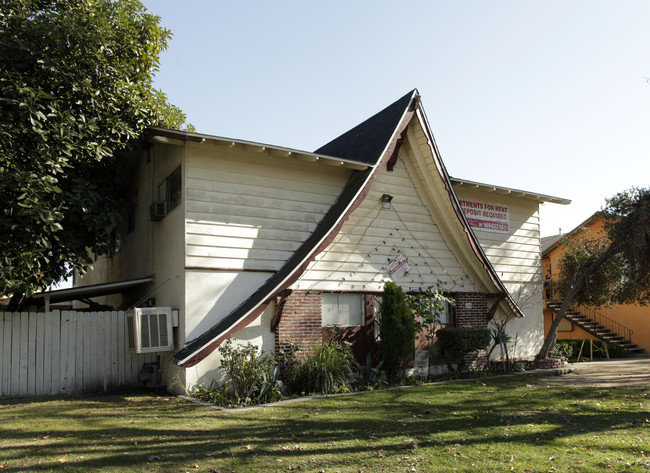 626 Karesh Ave in Pomona, CA - Foto de edificio - Building Photo