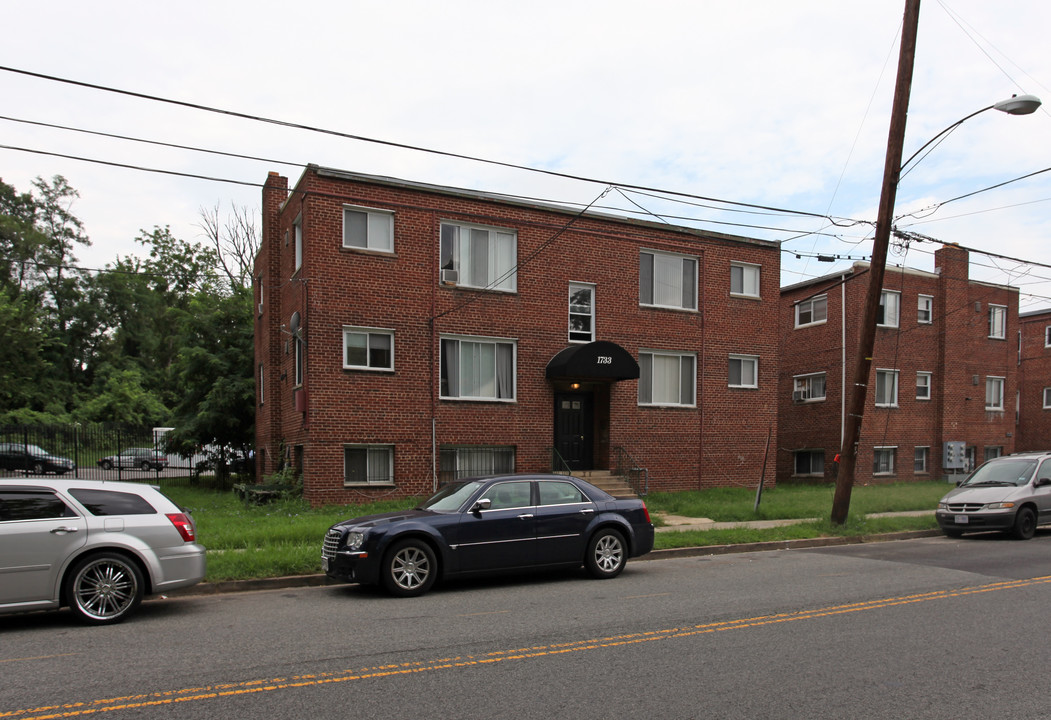 1733 27th St SE in Washington, DC - Building Photo