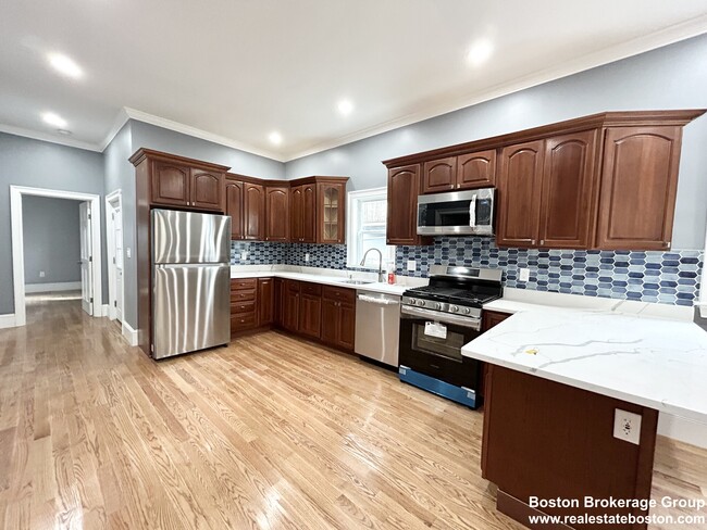 3 Grafton St, Unit 1 in Boston, MA - Building Photo - Building Photo