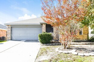 1025 McKavett Dr in Burleson, TX - Building Photo