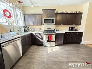 10 Woodmont St in Boston, MA - Foto de edificio - Building Photo