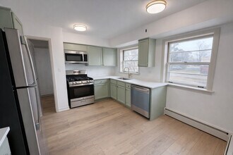 933 College Ave in Wheaton, IL - Building Photo - Building Photo