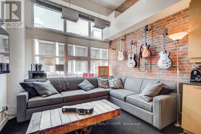 property at 1036-155-155 Dalhousie St