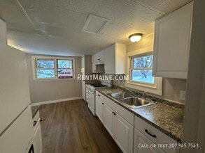 30 Exeter Rd in Corinth, ME - Foto de edificio - Building Photo