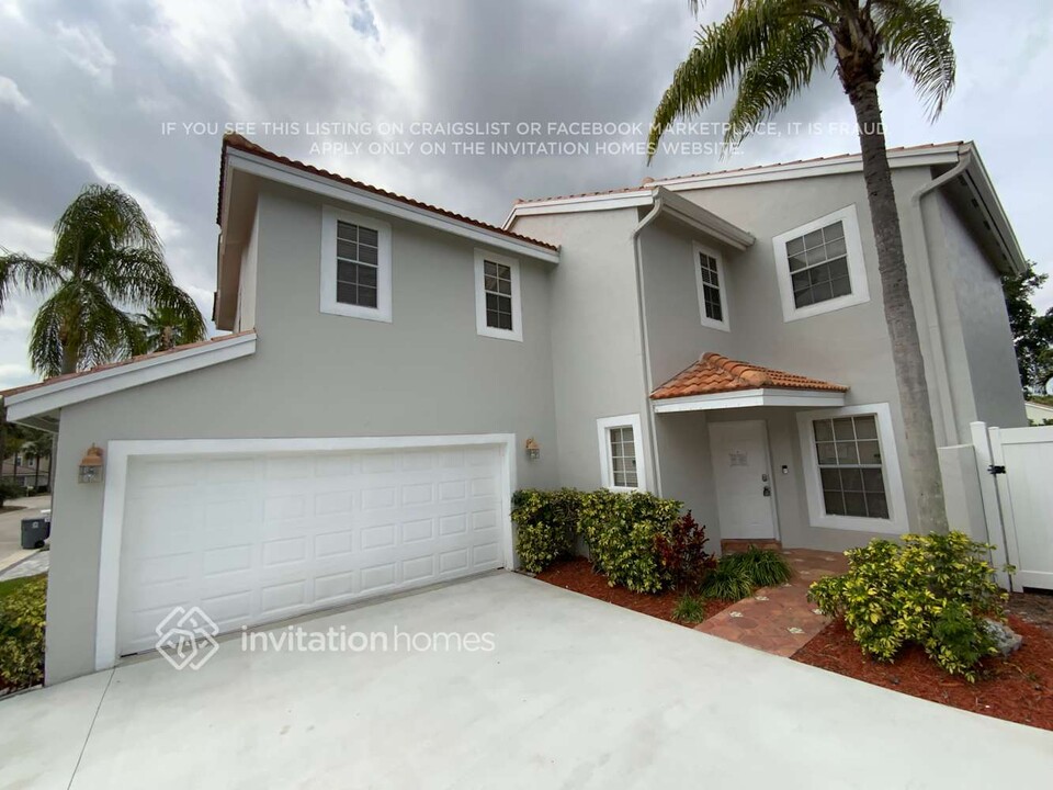 22344 Overture Cir in Boca Raton, FL - Foto de edificio