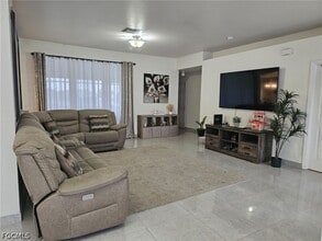 918 NE 13th St in Cape Coral, FL - Building Photo - Building Photo