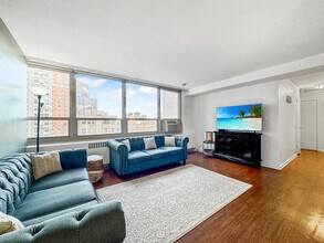 3950 N Lake Shore Dr, Unit 623 in Chicago, IL - Foto de edificio - Building Photo