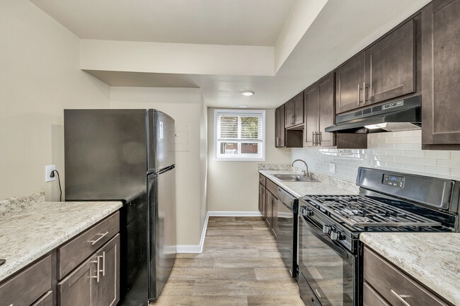 Colony Point Apartments