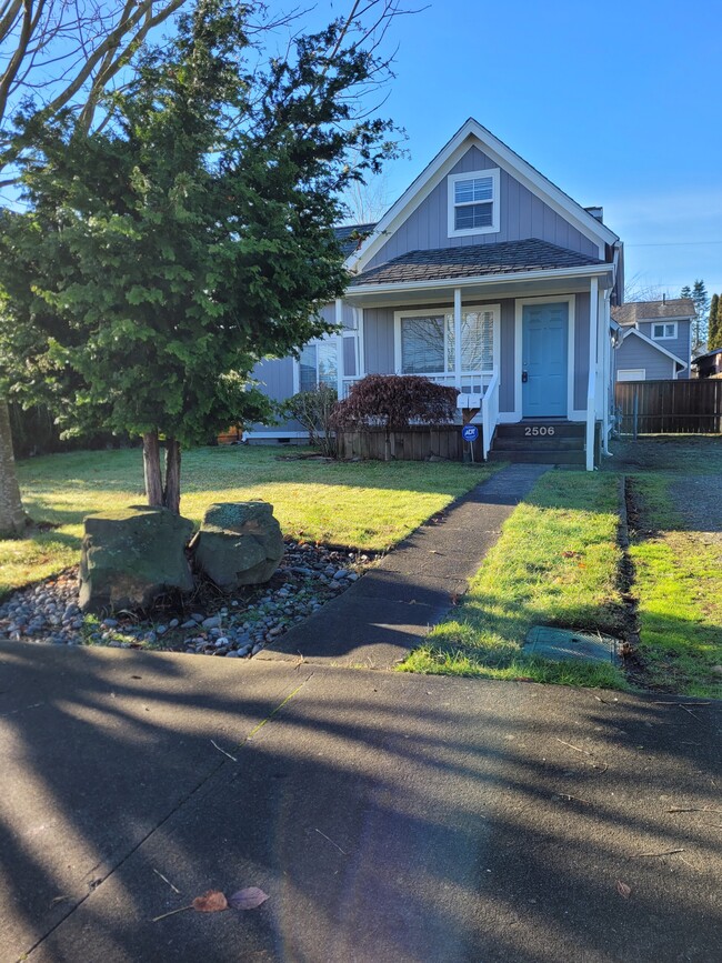 2506 State St, Unit A in Everett, WA - Foto de edificio - Building Photo