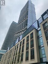 1000-1000 Portage Pkwy in Vaughan, ON - Building Photo