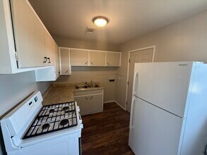 1228 Darby Ave in Pampa, TX - Foto de edificio - Building Photo