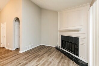 5253 Corinth Dr SW in Stone Mountain, GA - Foto de edificio - Building Photo