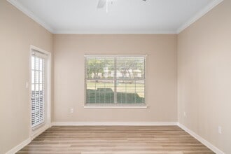 The Skylark on Harwood in North Richland Hills, TX - Foto de edificio - Building Photo