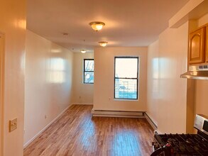 450 GRAND St, Unit 3 in Jersey City, NJ - Building Photo - Building Photo