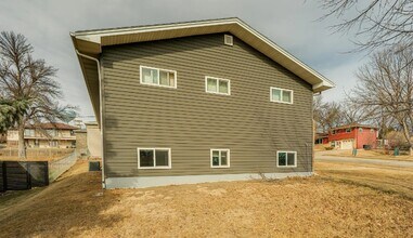 1602 N 17th St, Unit 1 in Bismarck, ND - Foto de edificio - Building Photo