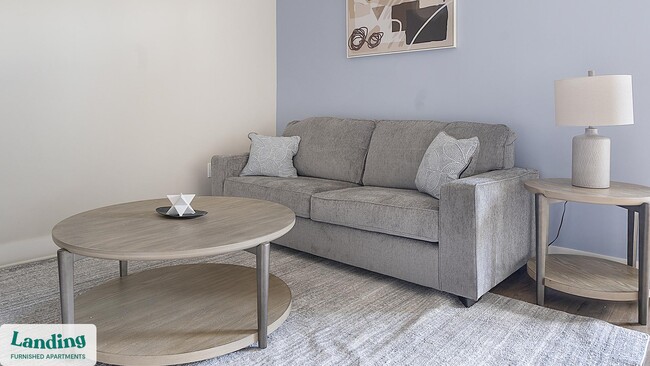 1000 Forestview Dr in Oakwood, GA - Foto de edificio - Building Photo