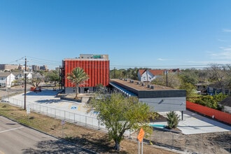 Imperial Apartments in Corpus Christi, TX - Building Photo - Building Photo