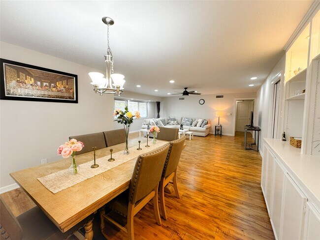 637 S Ripple Creek Dr