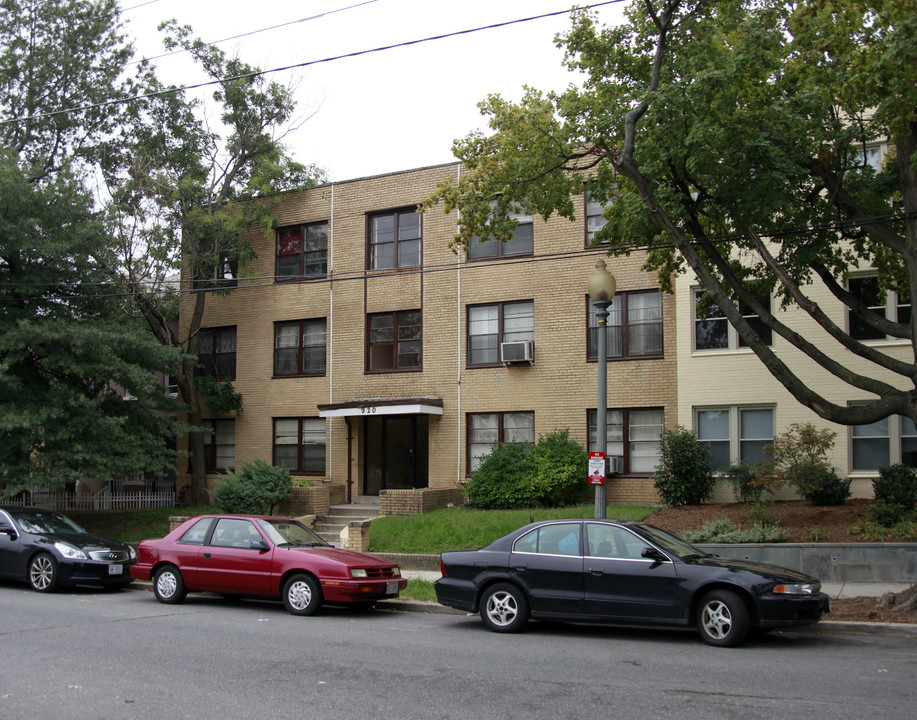 920 Madison St NW in Washington, DC - Building Photo