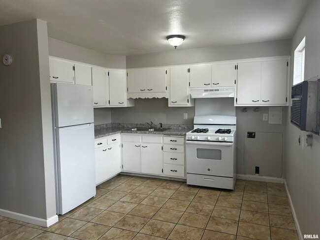property at 2605 W Wardcliffe Dr