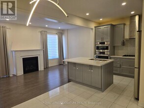 8 Beasley Grove in Hamilton, ON - Building Photo - Building Photo