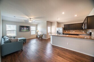 14063 Lake Cres Dr in Conroe, TX - Building Photo - Building Photo