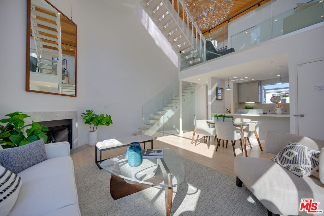 14 Reef St in Marina Del Rey, CA - Building Photo