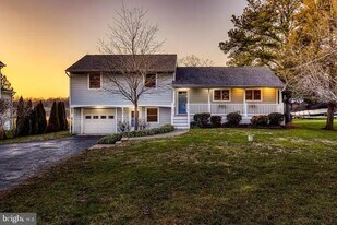 226 Bentons Pleasure Rd in Chester, MD - Building Photo