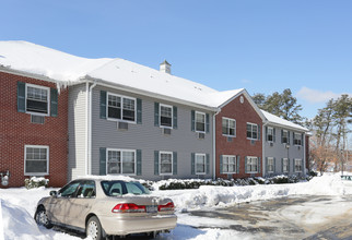 Broadway West Apartments in Brentwood, NY - Building Photo - Building Photo