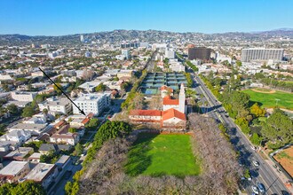 913 Le Doux Rd, Unit 913 in Los Angeles, CA - Foto de edificio - Building Photo